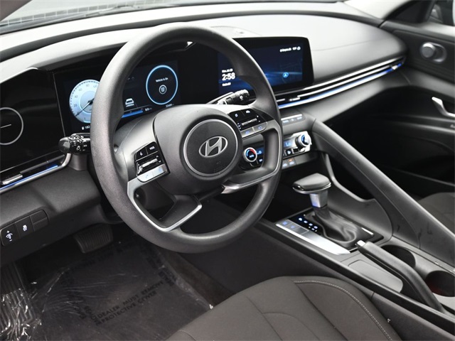 2024 Hyundai Elantra SEL photo 4