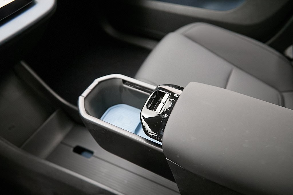 2025 VOLVO EX30 - Image 15