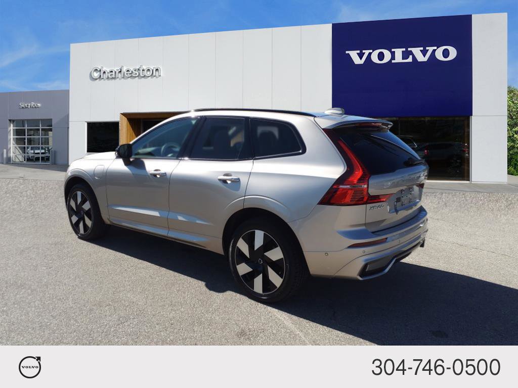 2025 Volvo XC60 Hybrid Plus photo 4
