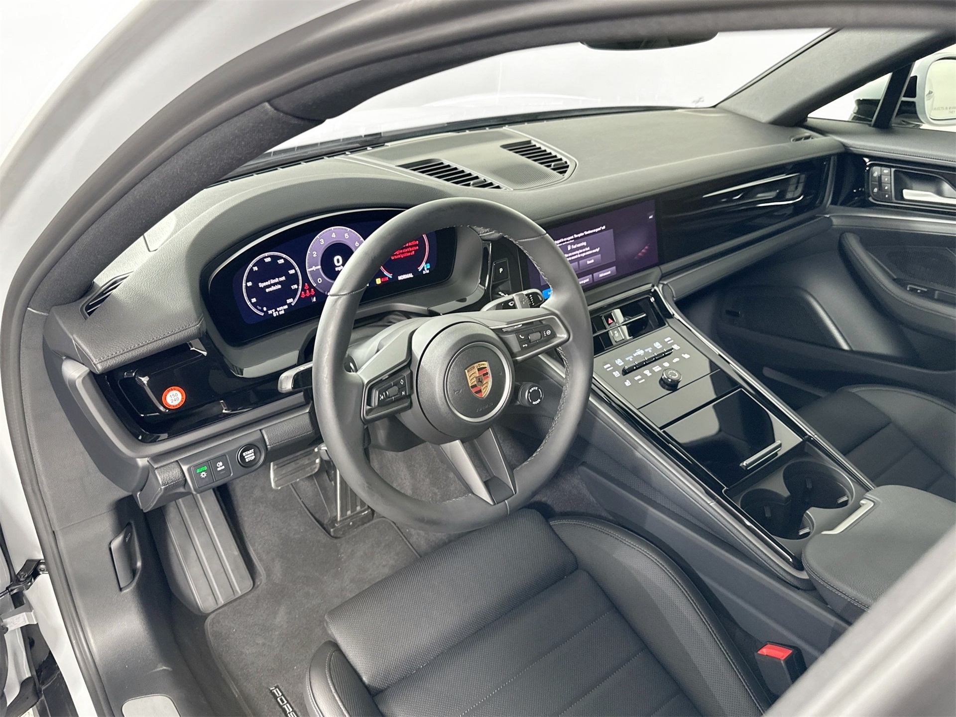 2025 Porsche Panamera 4 photo 4