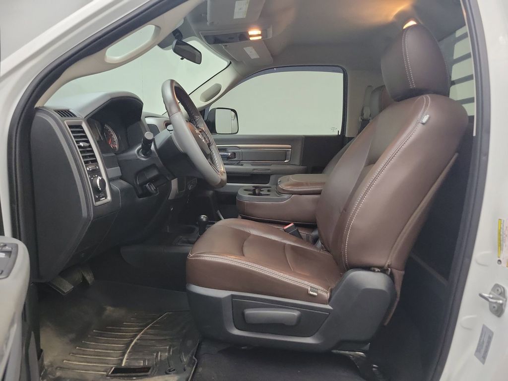2017 Ram 2500 Tradesman photo 4