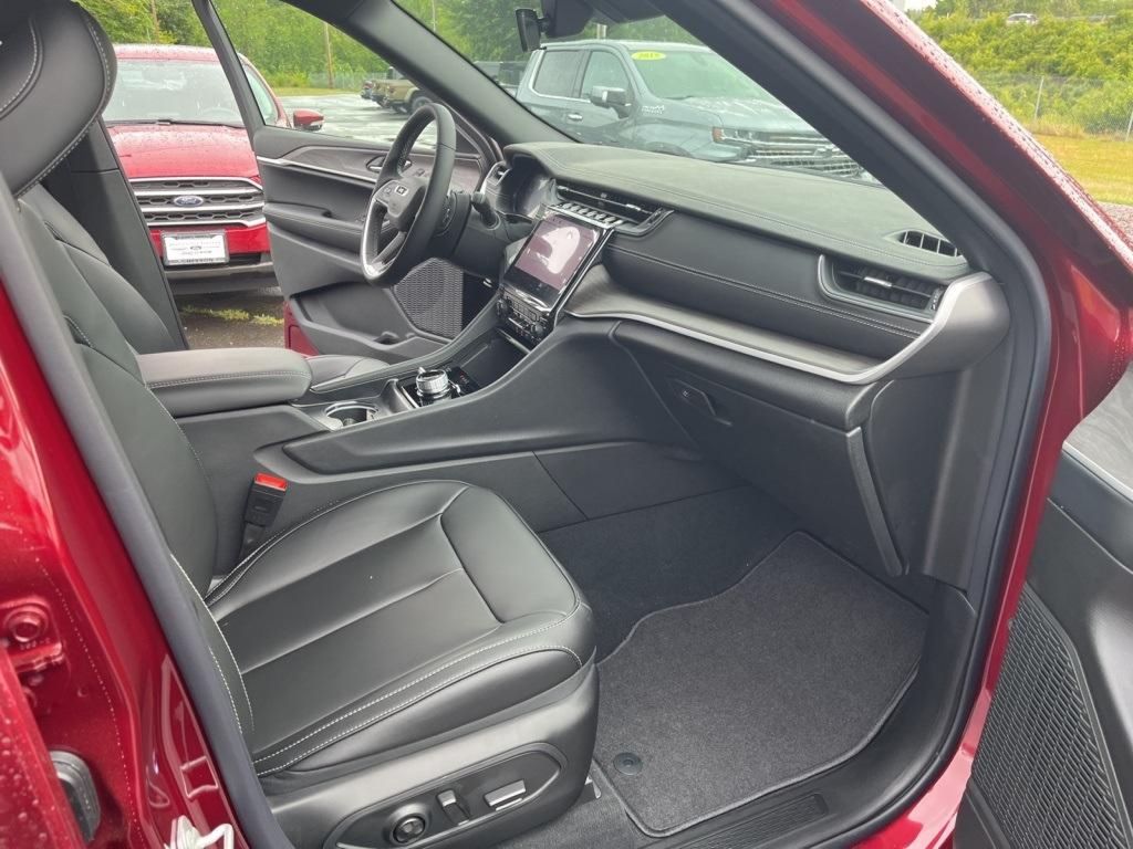 2025 Jeep Grand Cherokee Limited photo 29