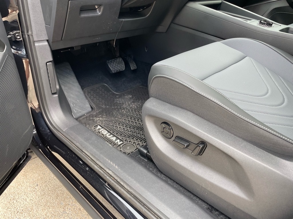2025 Volkswagen Tiguan SE photo 17