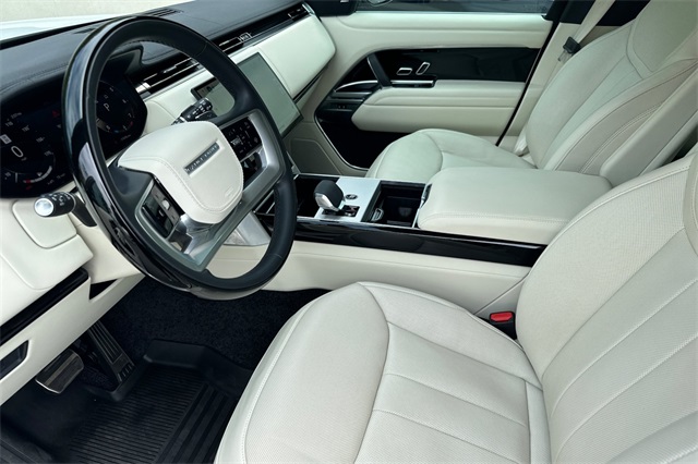 2025 Land Rover Range Rover SE photo 9