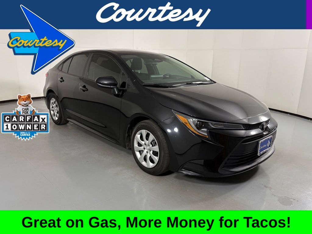 2024 Toyota Corolla LE's photo