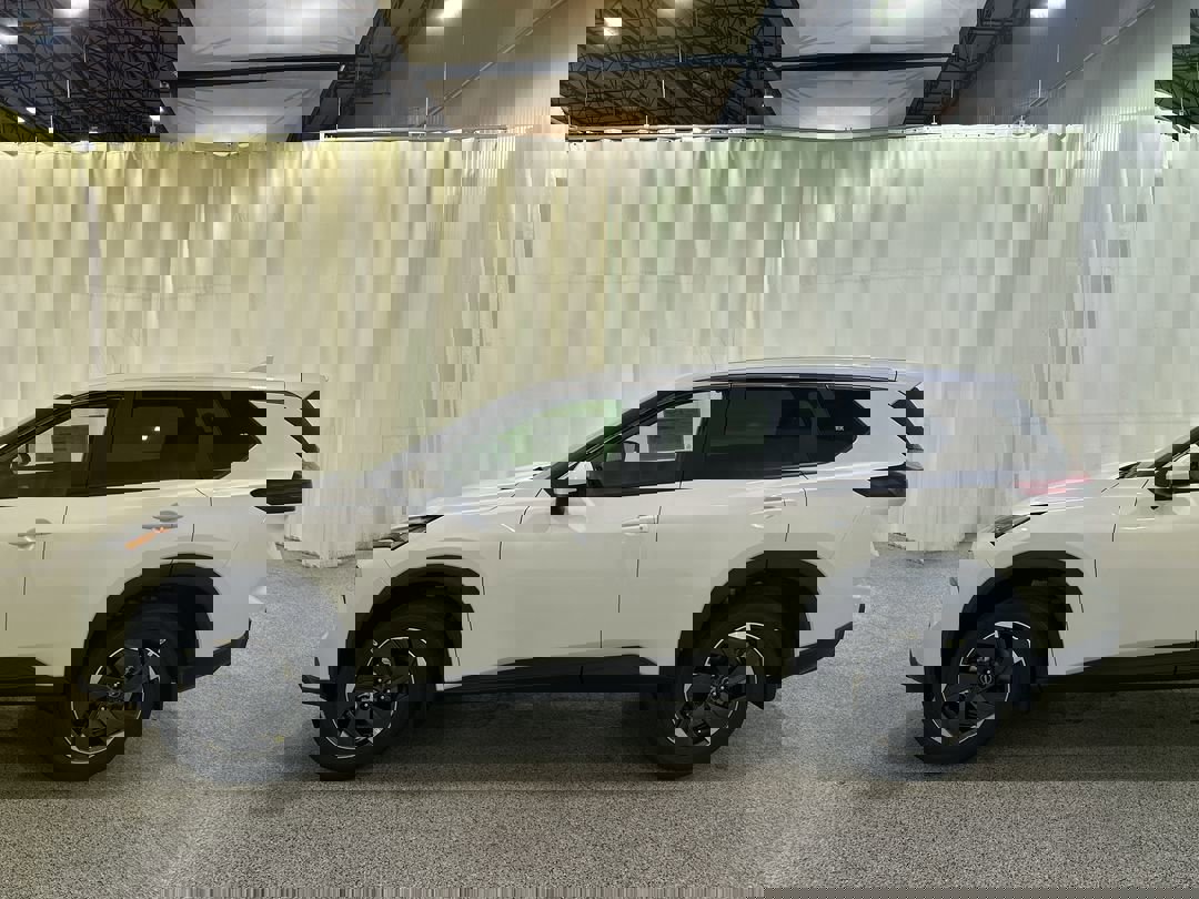 2026 Nissan Rogue SV photo 4