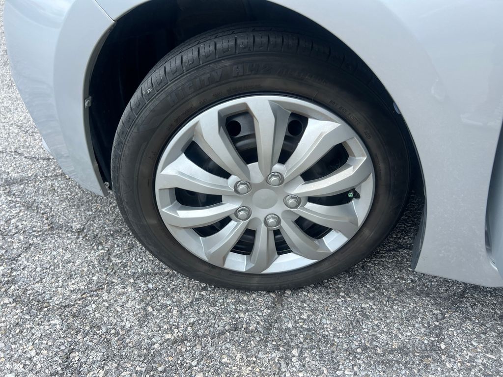 2014 Toyota Corolla LE photo 25