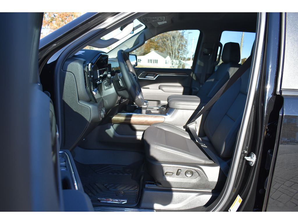 2025 Chevrolet Silverado 1500 RST photo 10