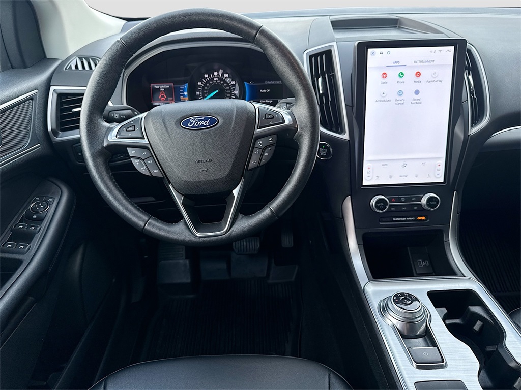 2022 Ford Edge SEL photo 22