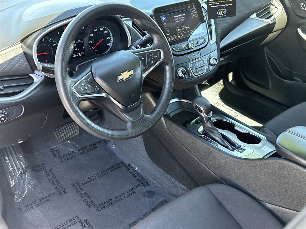 2024 Chevrolet Malibu 1LT photo 2