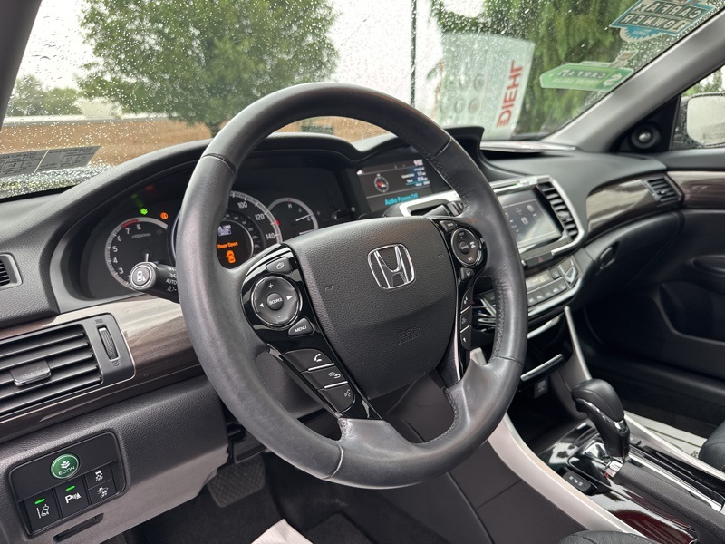 2017 Honda Accord Touring photo 10