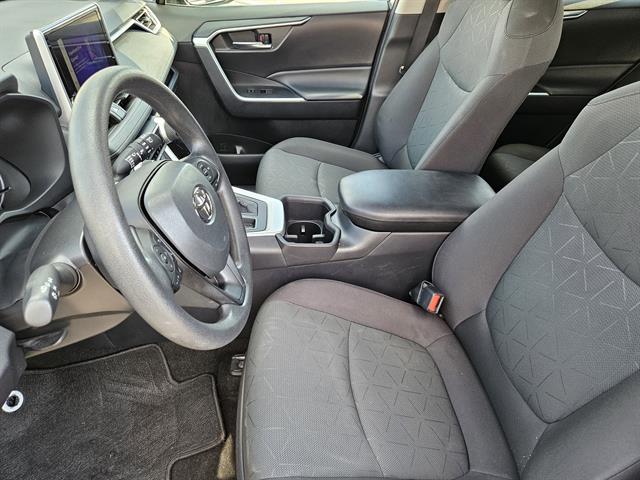 2024 Toyota RAV4 XLE photo 8