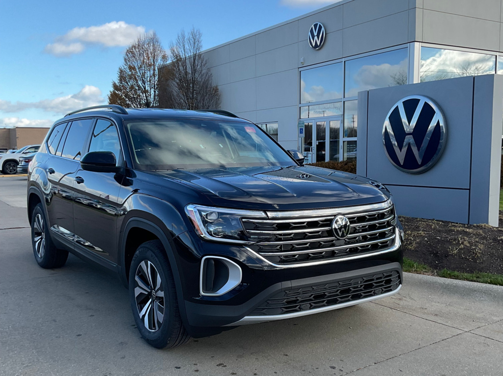 2026 Volkswagen Atlas SE's photo
