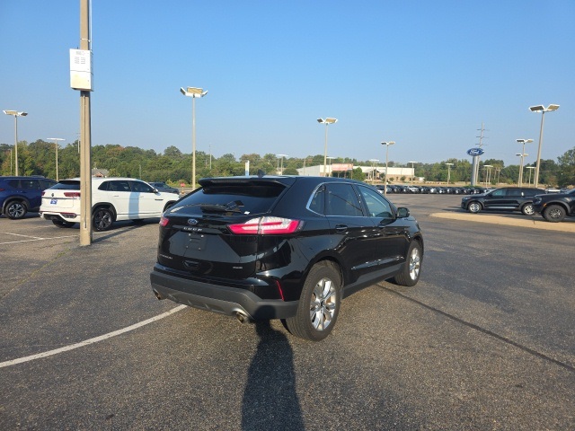 2024 Ford Edge Titanium photo 3