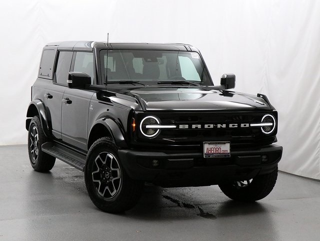 New 2025 Black Ford Outer Banks image 1