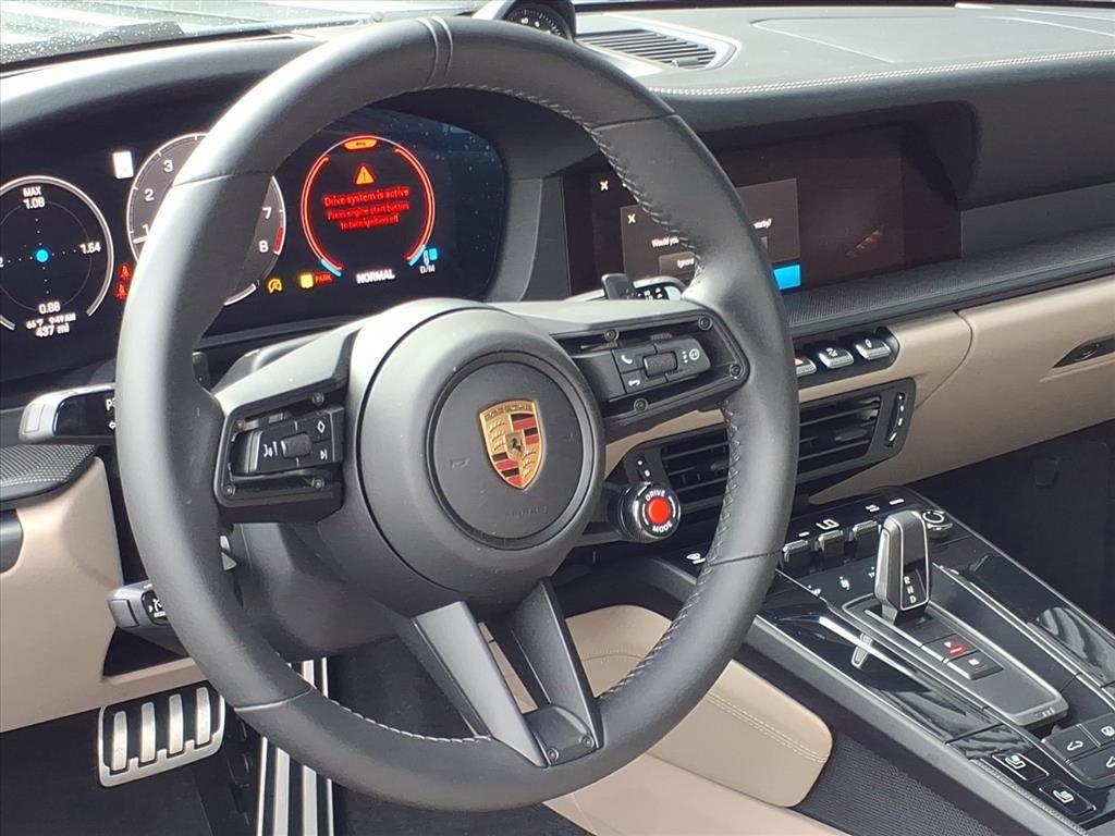 2025 Porsche 911 4 GTS photo 4