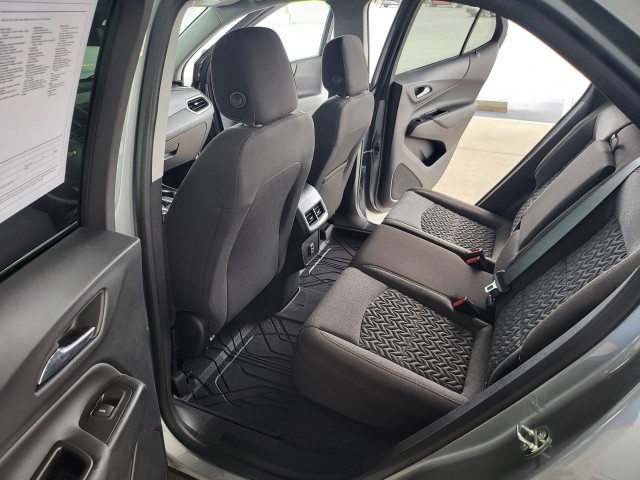 2023 Chevrolet Equinox LT photo 2