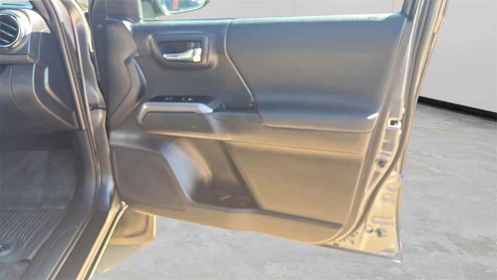 2023 Toyota Tacoma TRD Off-Road photo 34