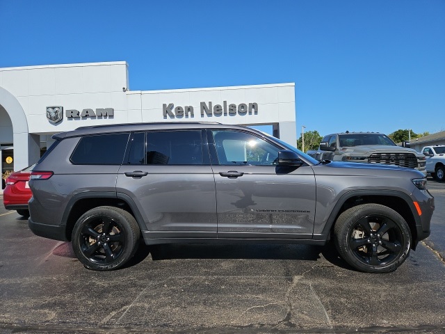 2023 Jeep Grand Cherokee Altitude photo 11