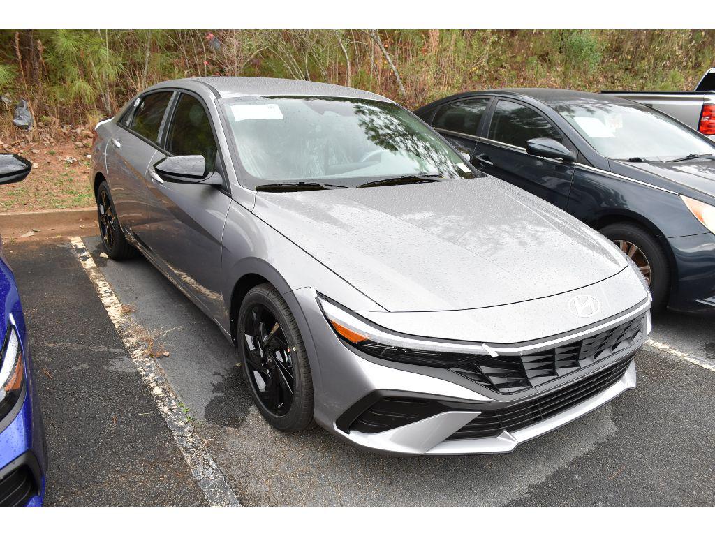 2026 Hyundai Elantra SEL Sport photo 2