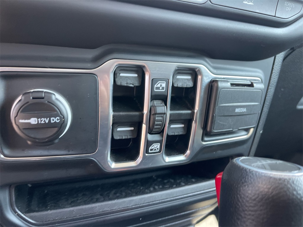 2023 Jeep Gladiator Sport photo 24
