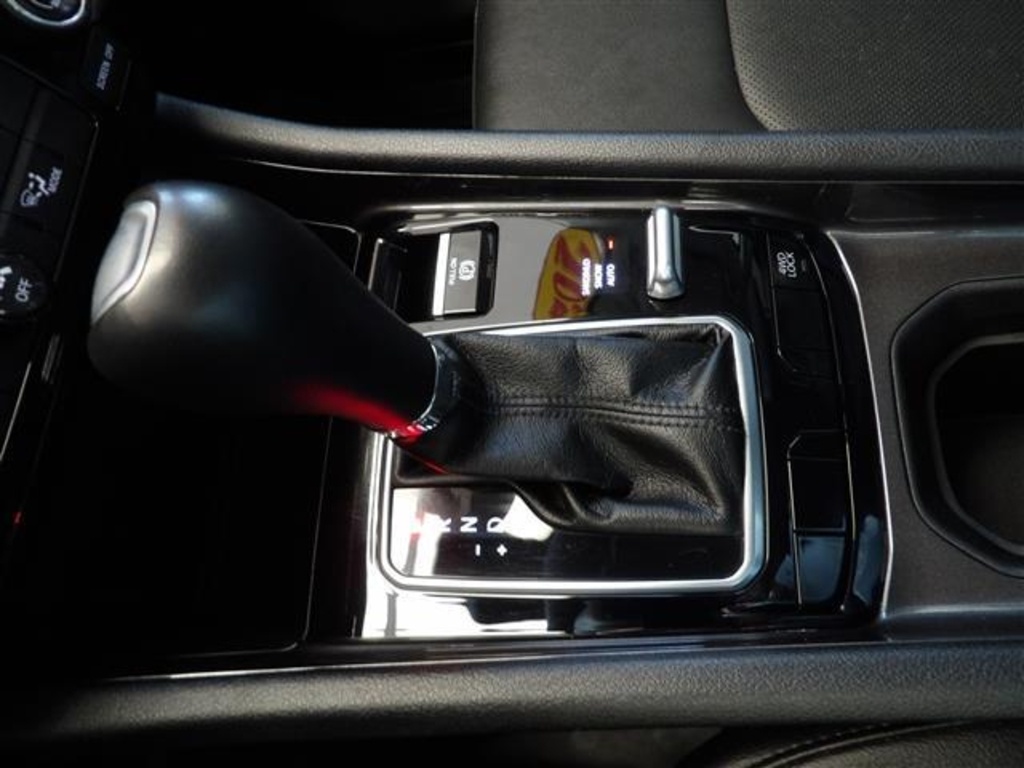 2022 Jeep Compass Latitude Lux photo 25