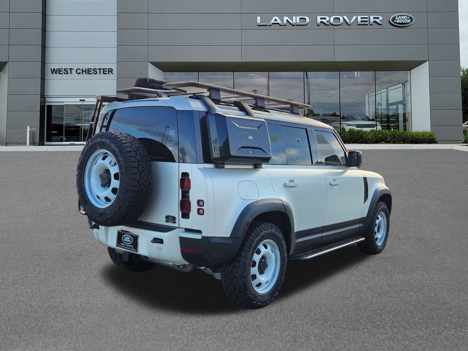 2024 Land Rover Defender 110 S photo 4