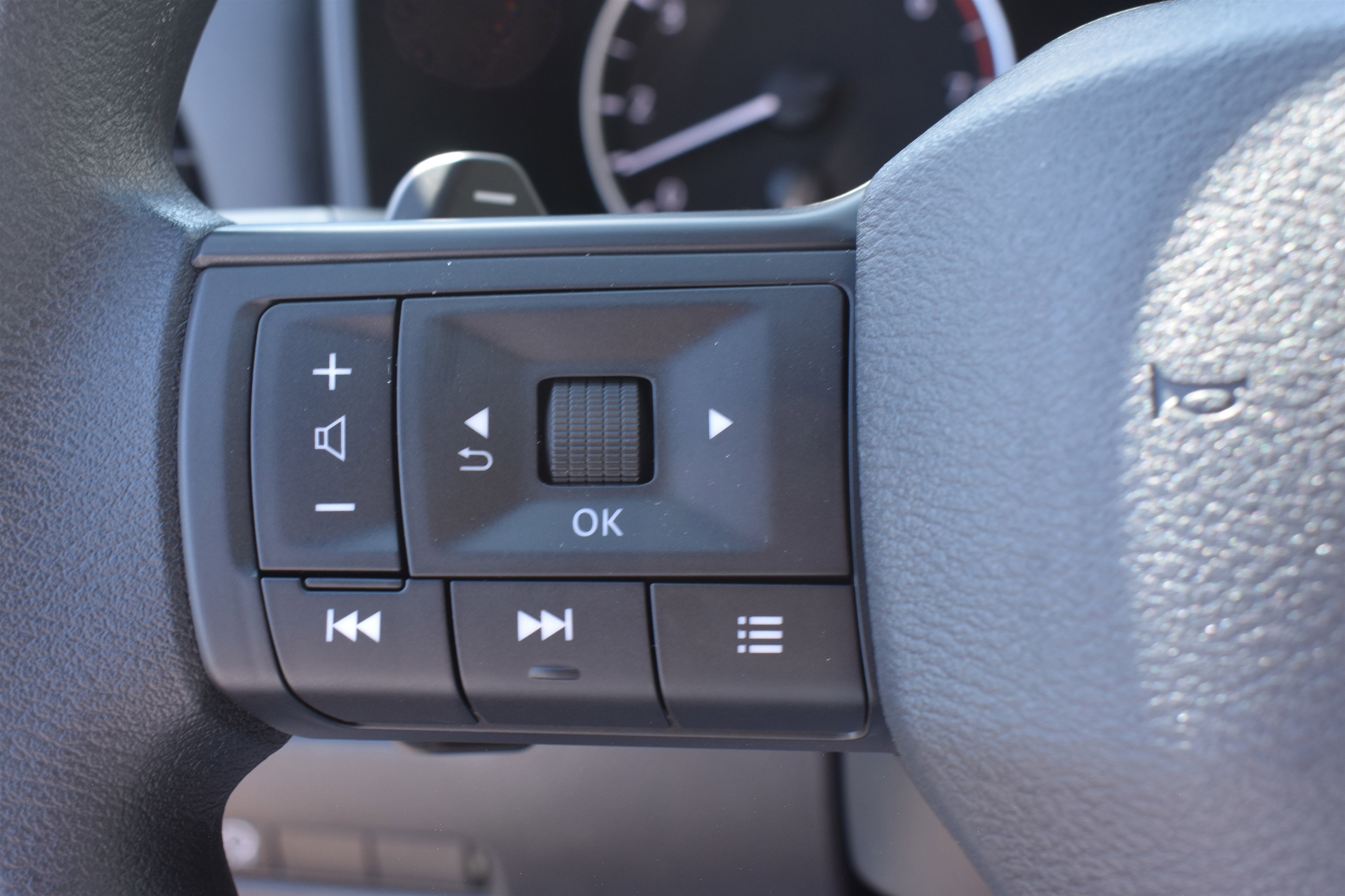 2026 Nissan Rogue S photo 13
