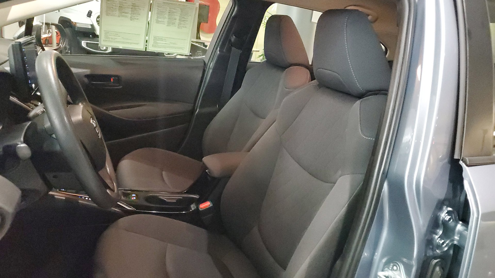 2022 Toyota Corolla Hybrid LE photo 16
