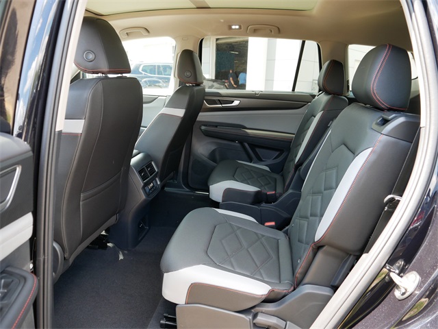 2025 Volkswagen Atlas Peak Edition SE photo 4