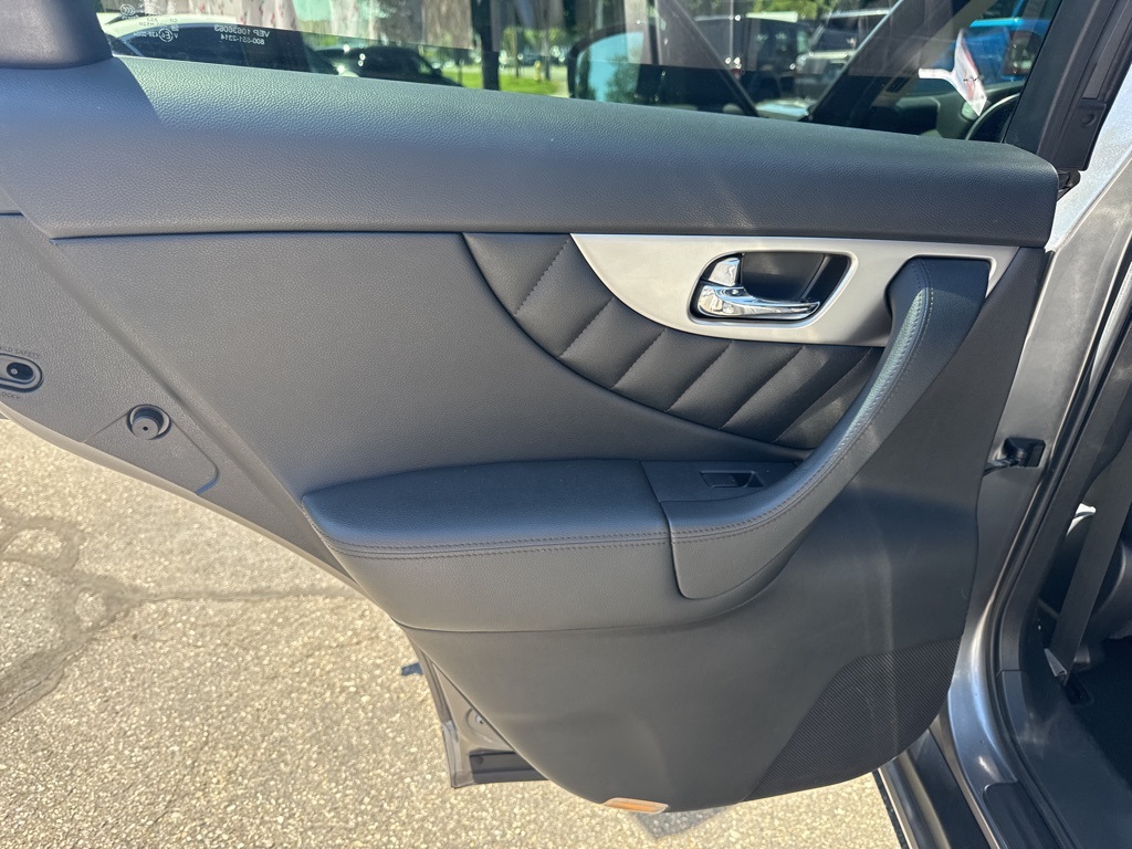 2013 Infiniti FX37 Base photo 37