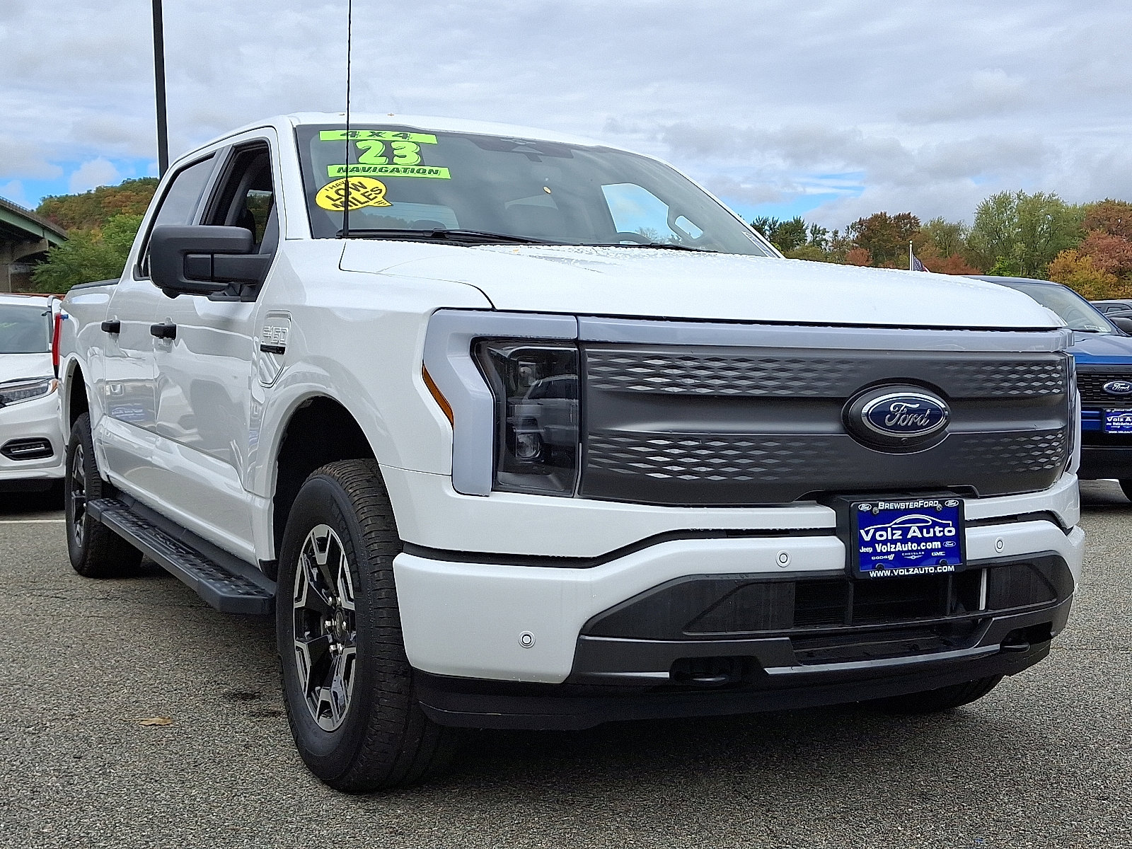 2023 Ford F-150 Lightning XLT photo 2