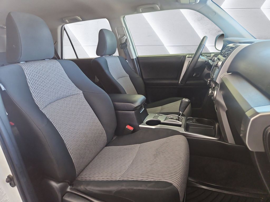 2018 Toyota 4Runner SR5 photo 11
