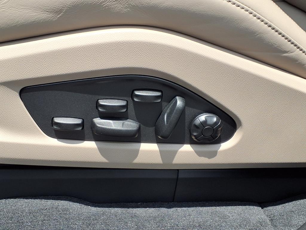 2024 Porsche Macan Electric Turbo photo 7