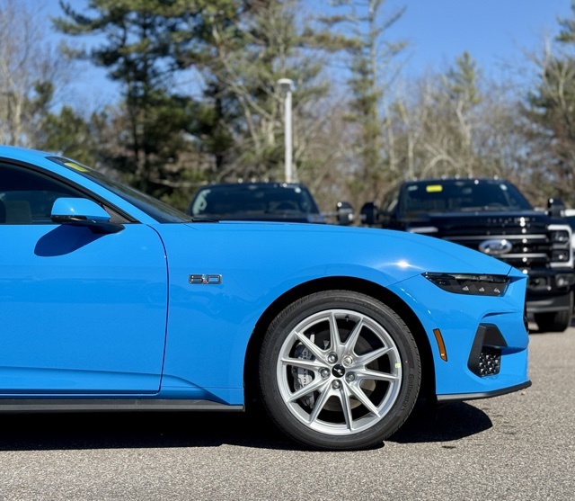 2025 Ford Mustang GT Premium photo 2