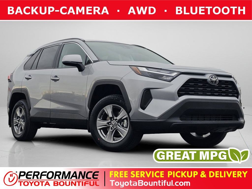 2025 Toyota RAV4 XLE's photo