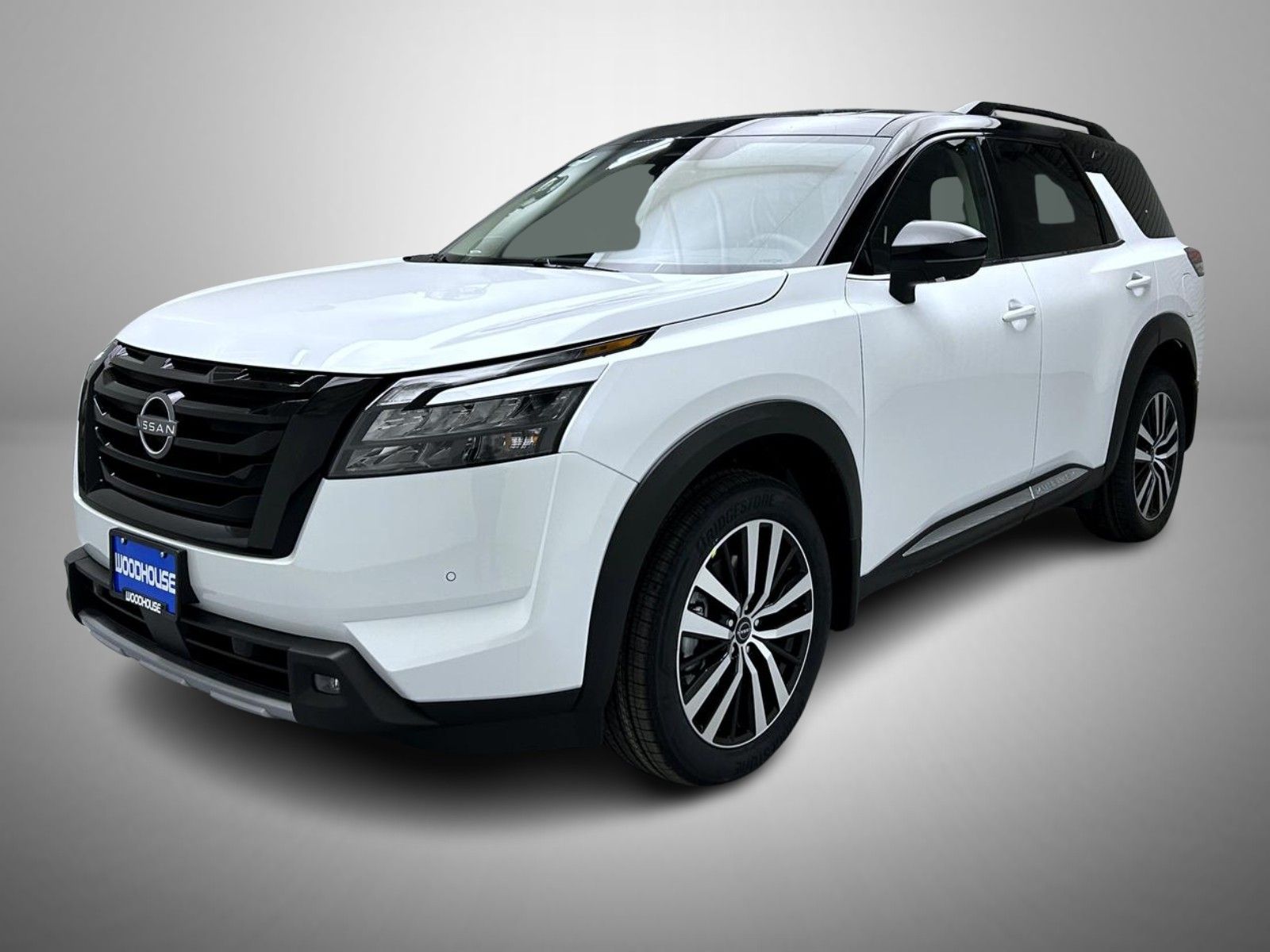 2025 Nissan Pathfinder Platinum's photo