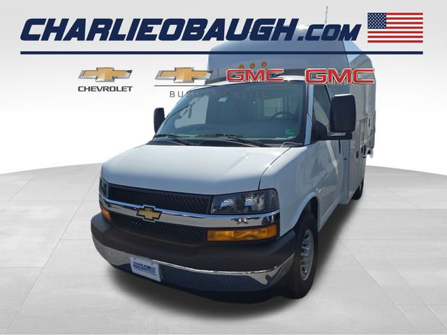 2025 Chevrolet Express Cutaway Base's photo