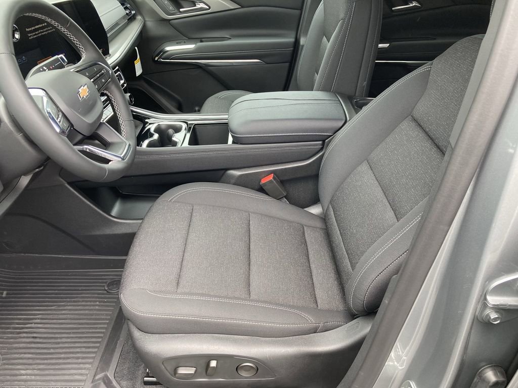 2025 Chevrolet Traverse photo 28