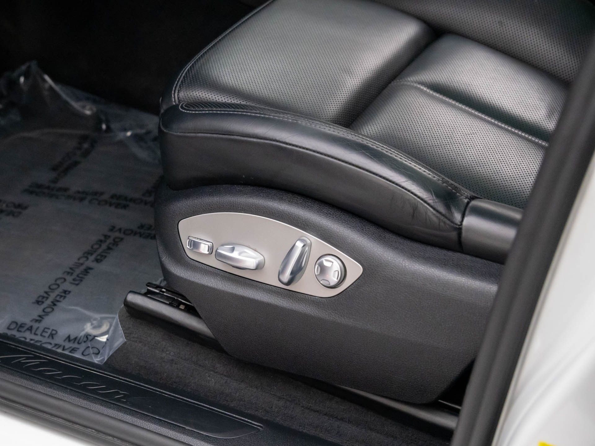 2021 Porsche Macan Base photo 15