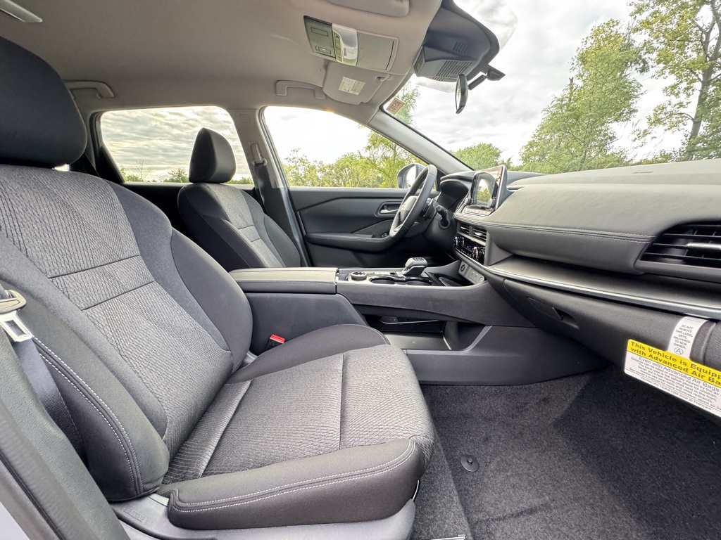 2026 Nissan Rogue SV photo 18