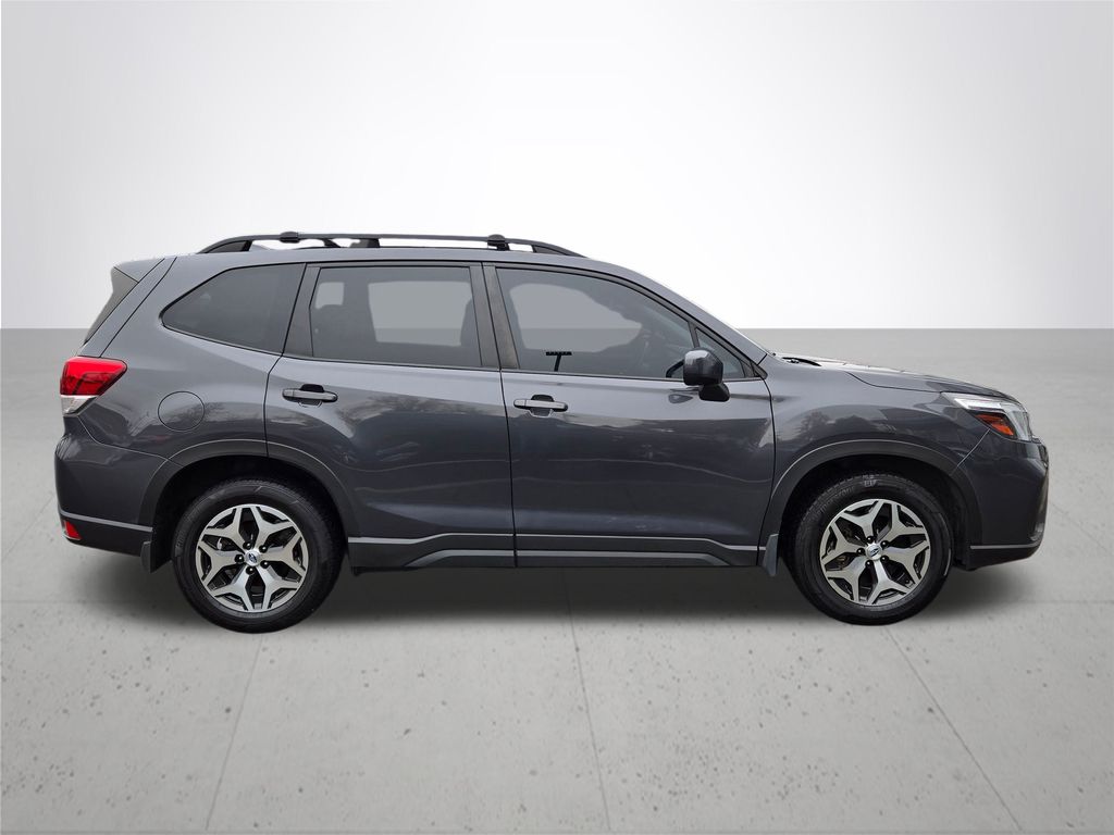 2021 Subaru Forester Premium photo 4