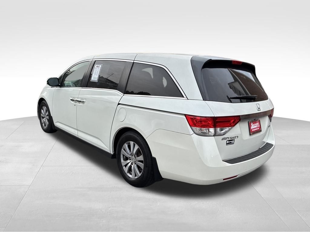 2016 Honda Odyssey SE photo 3
