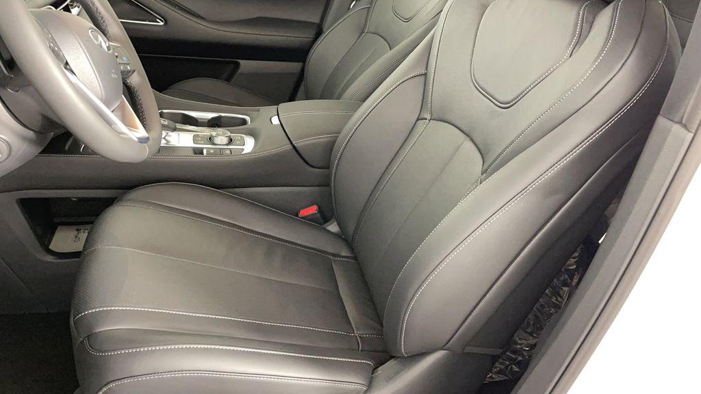 New 2025 White INFINITI LUXE image 12