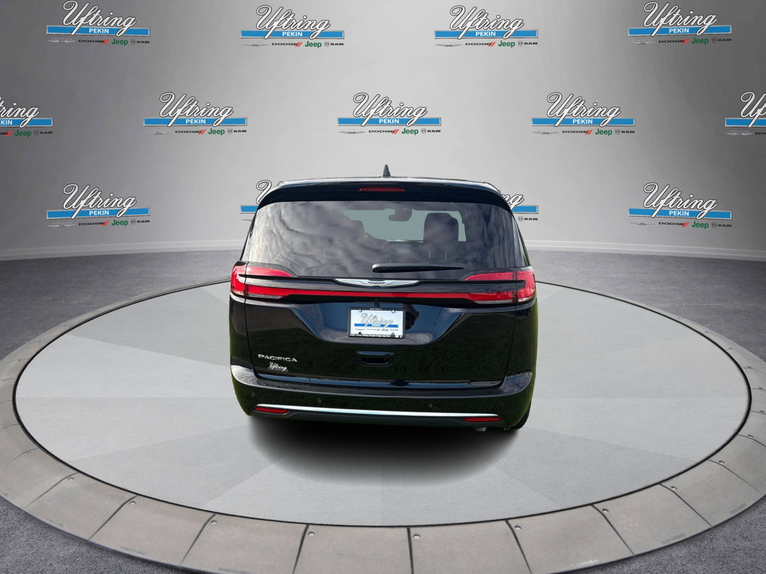 2026 Chrysler Pacifica photo 3