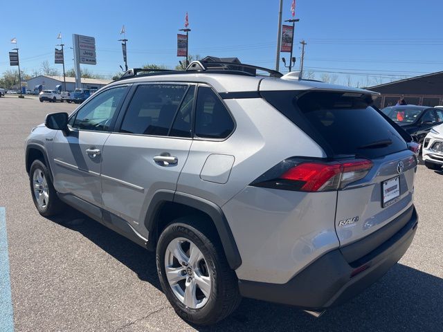 2021 Toyota RAV4 Hybrid XLE photo 6