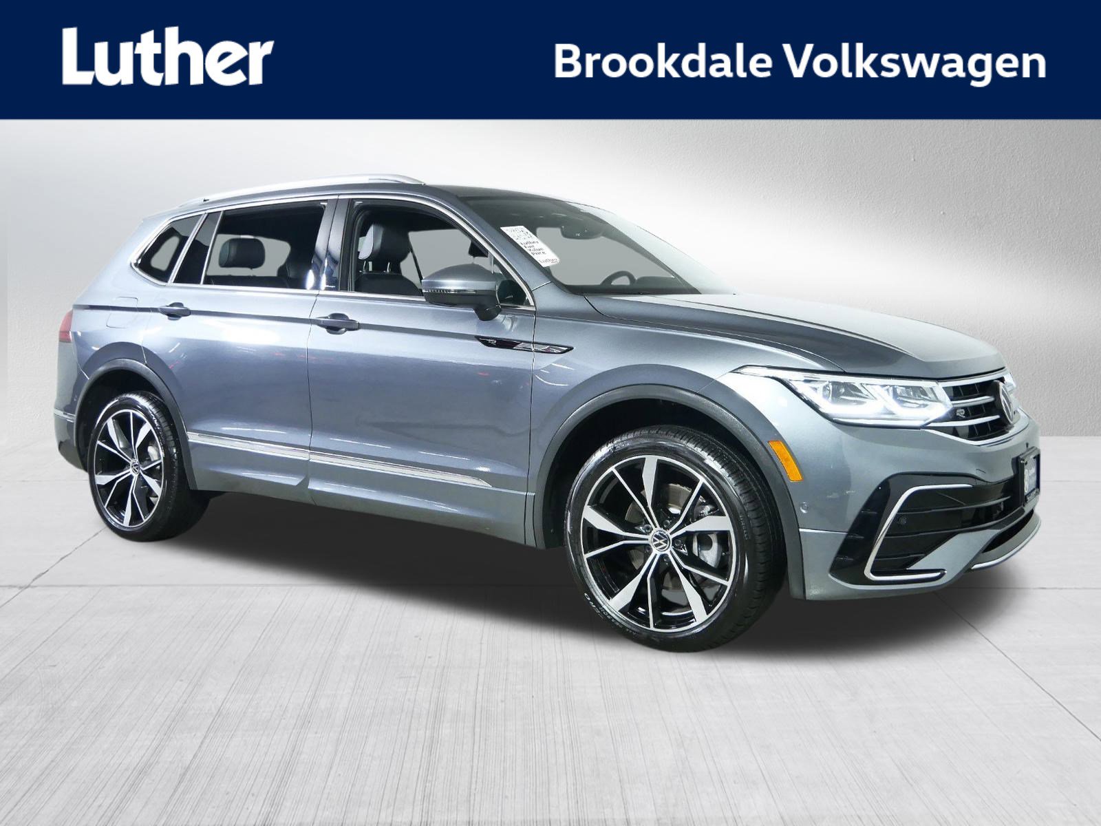 2023 Volkswagen Tiguan SEL R-LINE's photo