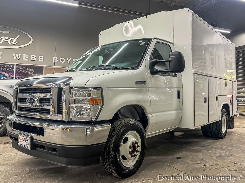 2024 FORD E-350 - Image 1