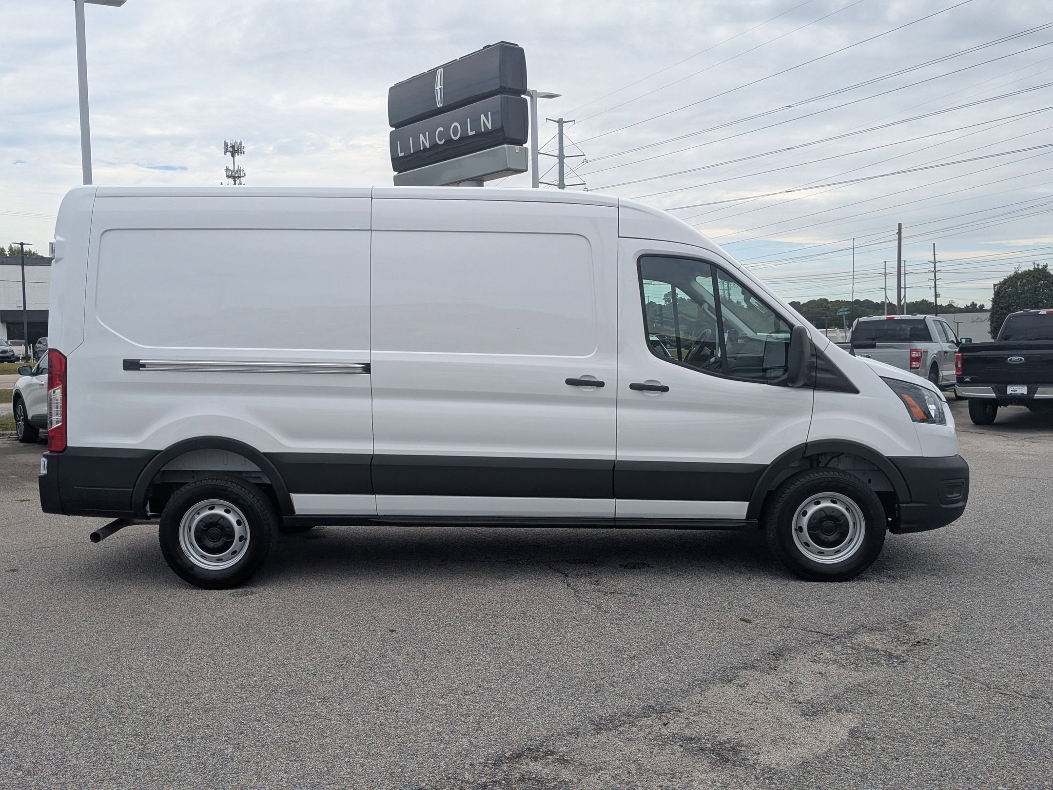 2025 Ford Transit Cargo Van photo 4