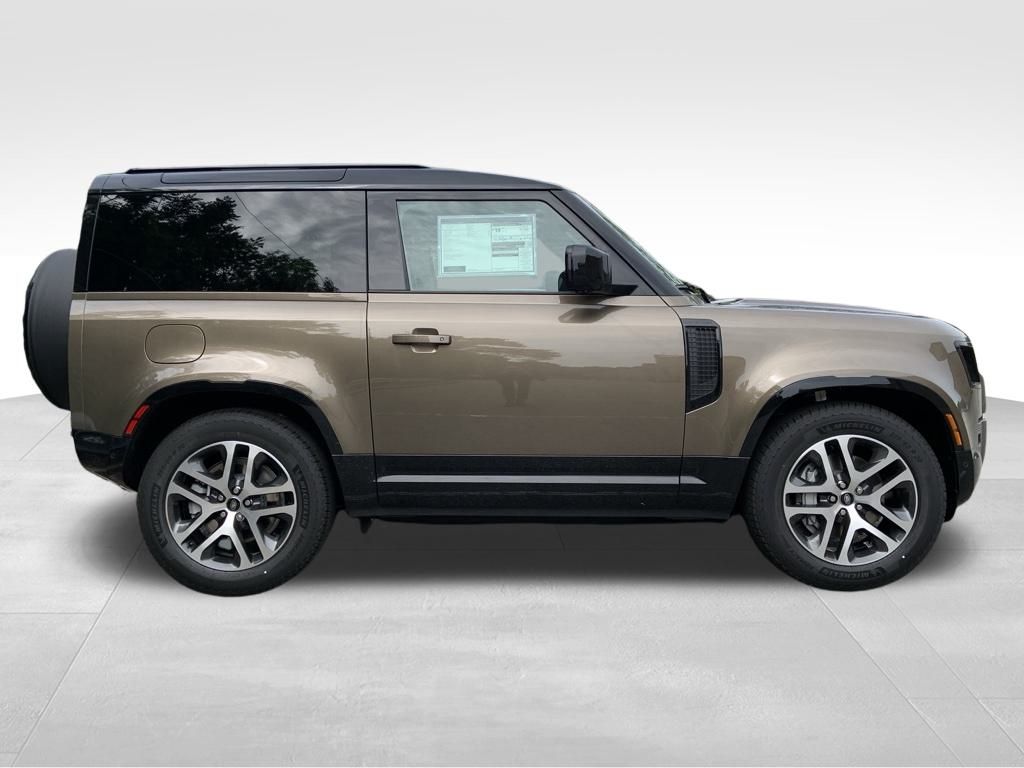 2025 Land Rover Defender 90 X-Dynamic SE photo 2